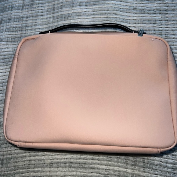 Away Blush Pink Hanging Toiletry Bag - Picture 3 of 9
